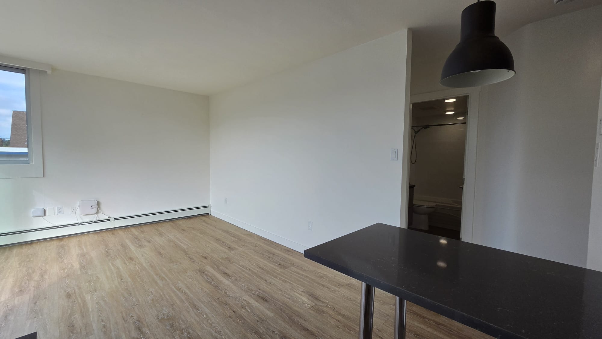 Pet Friendly 1 Bedroom Unit In South Granville