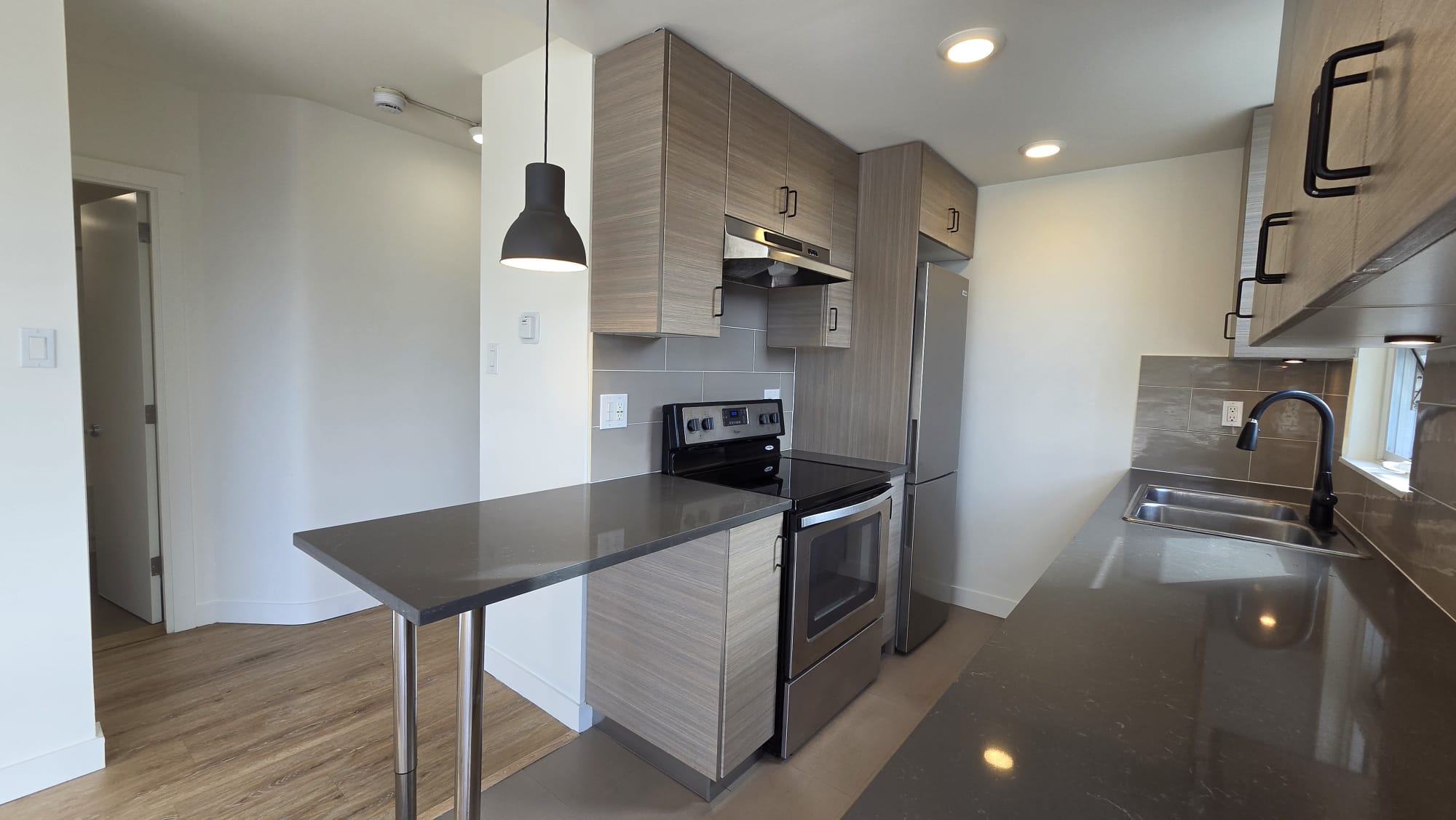 Pet Friendly 1 Bedroom Unit In South Granville