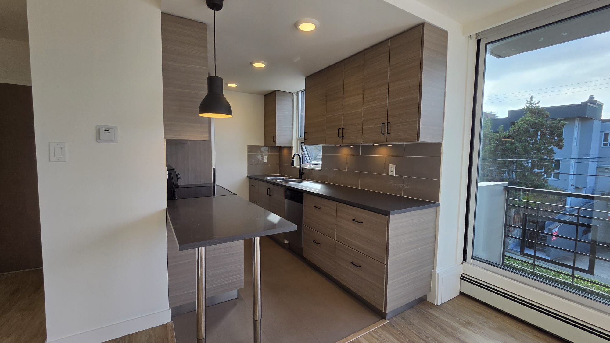 Pet Friendly 1 Bedroom Unit In South Granville