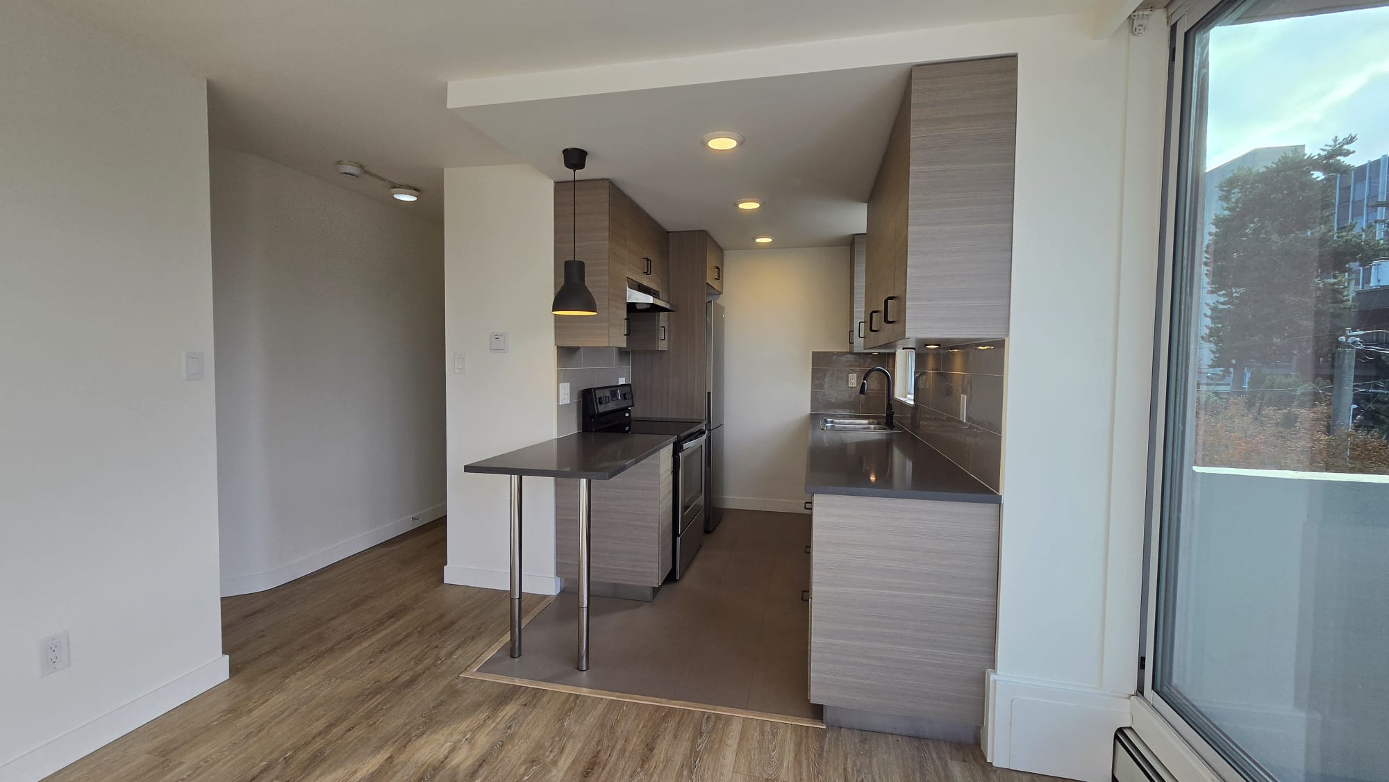 Pet Friendly 1 Bedroom Unit In South Granville