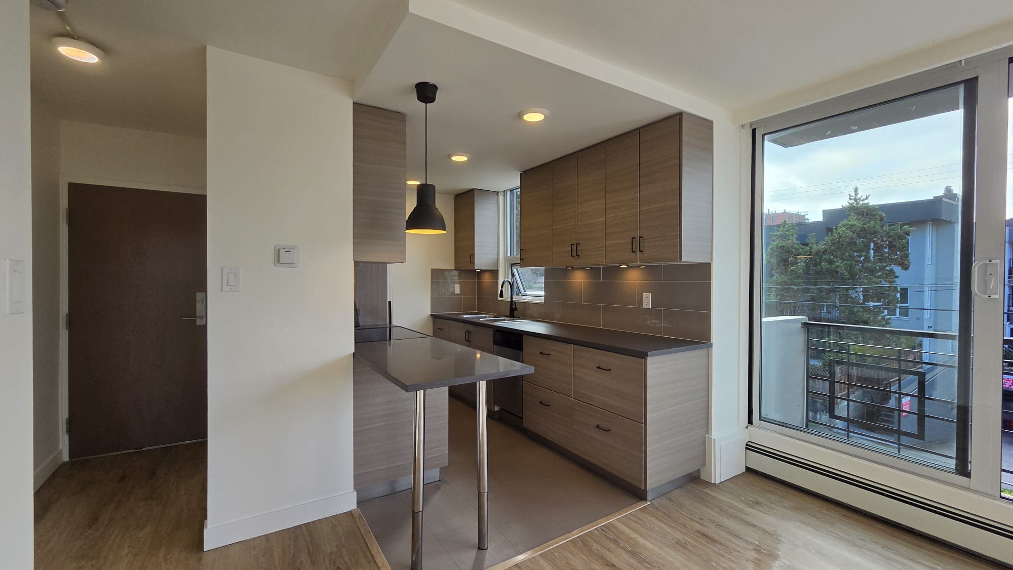 Pet Friendly 1 Bedroom Unit In South Granville