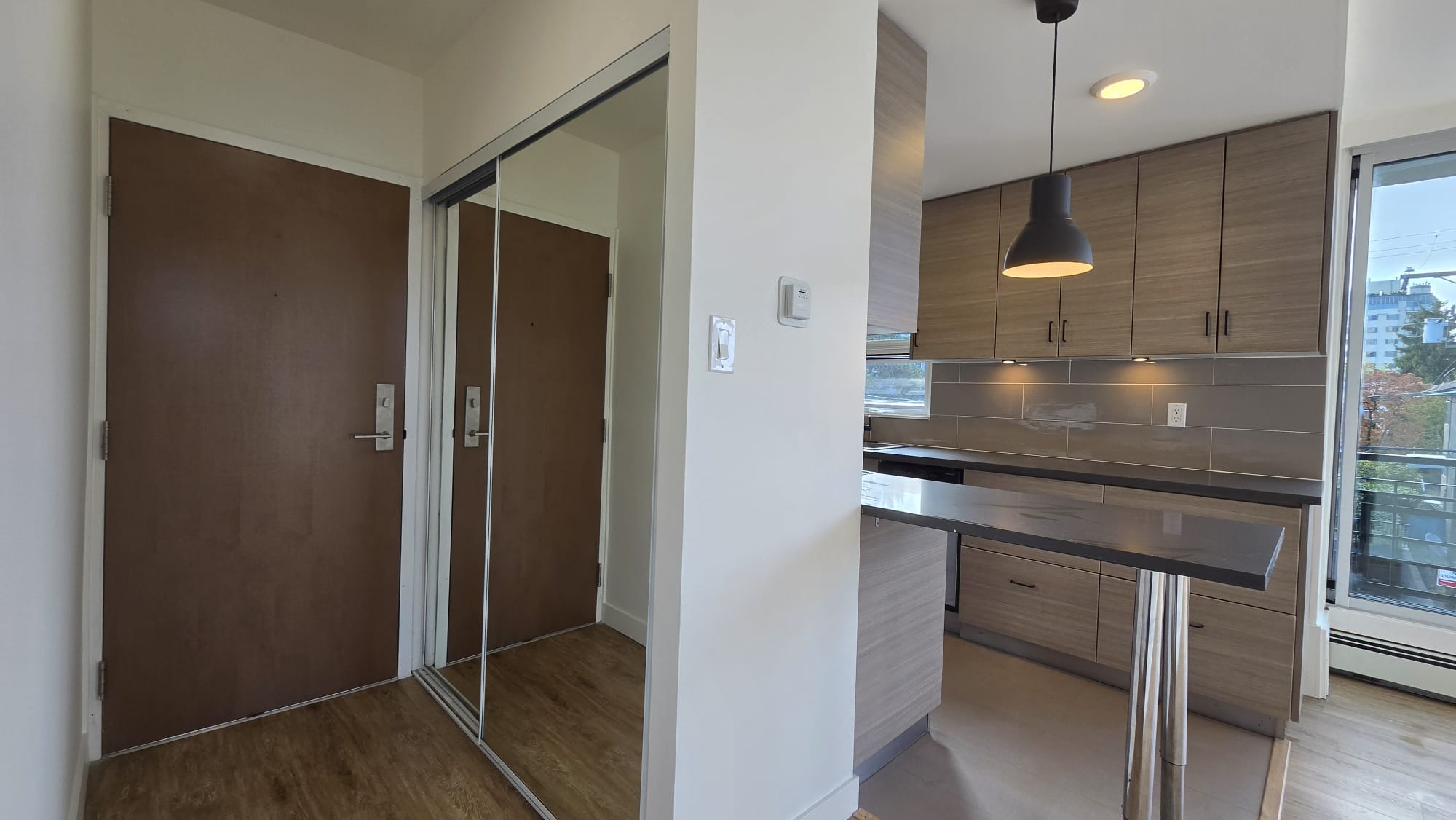 Pet Friendly 1 Bedroom Unit In South Granville