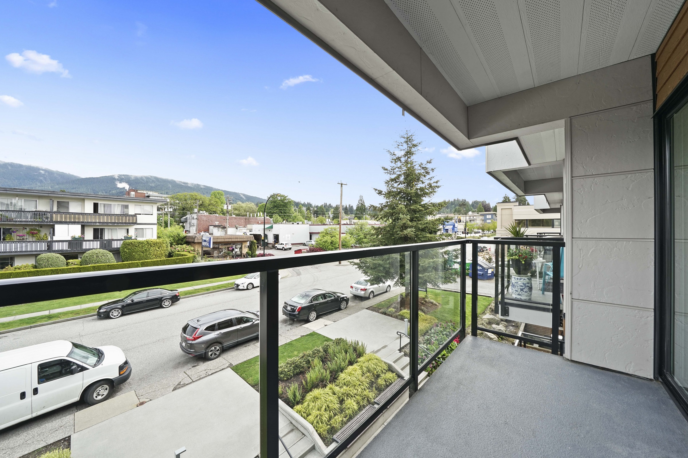 Welcome to Mountainview Off Lonsdale !