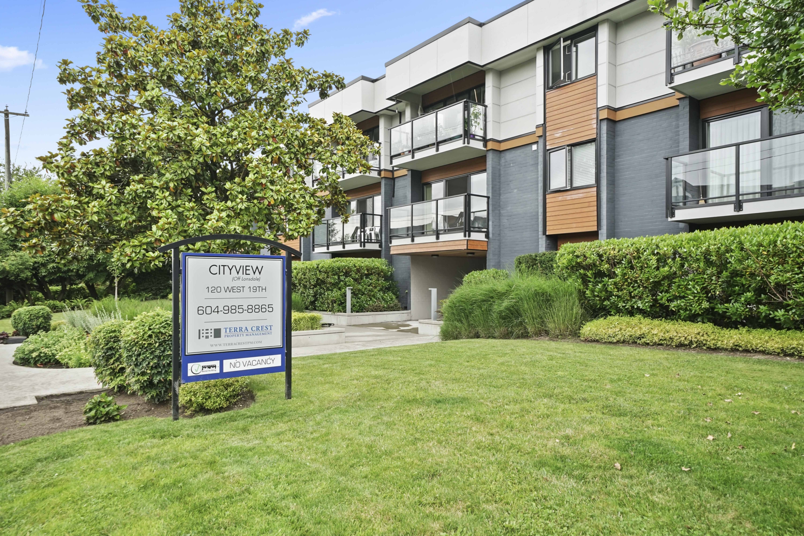 Pet Friendly 719 sqft 1 Bedroom with Laundry in Central Lonsdale
