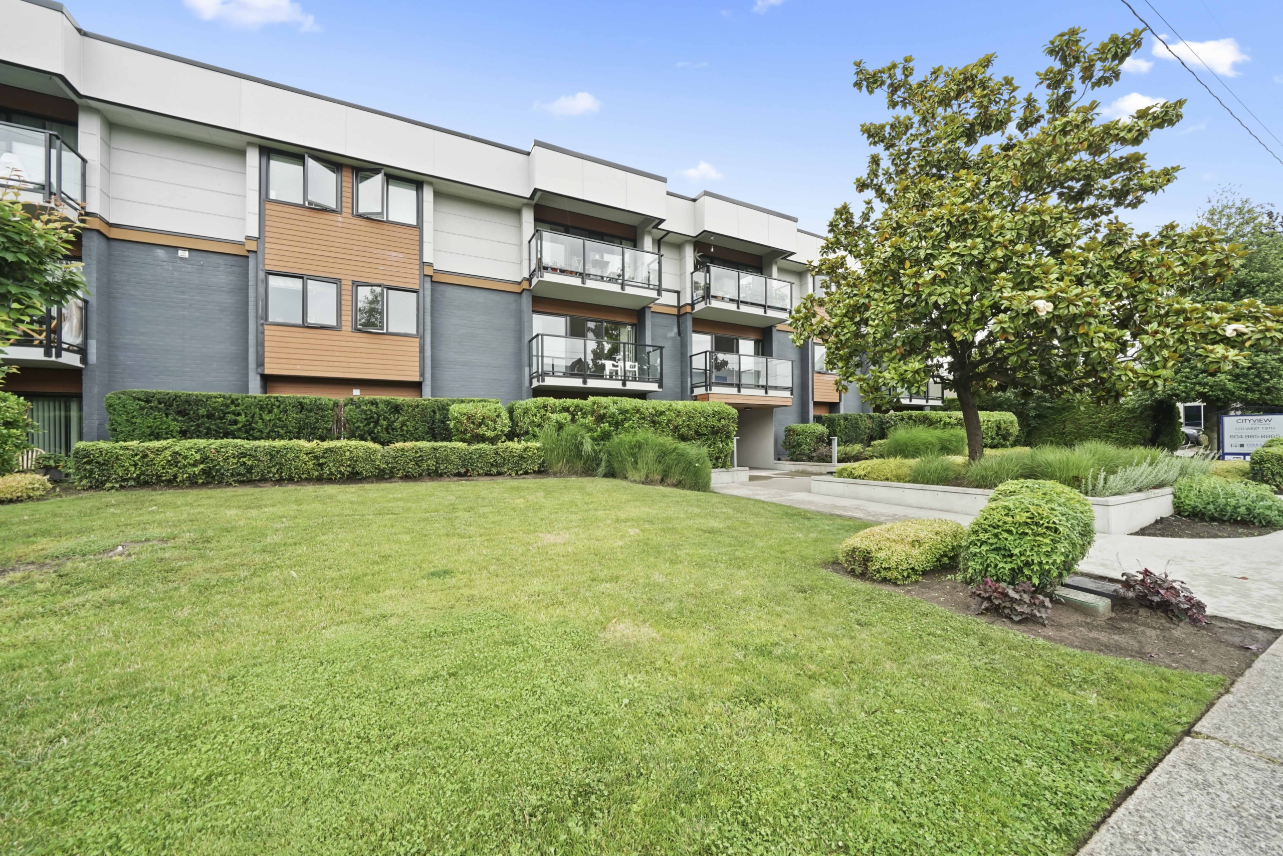 Pet Friendly 719 sqft 1 Bedroom with Laundry in Central Lonsdale