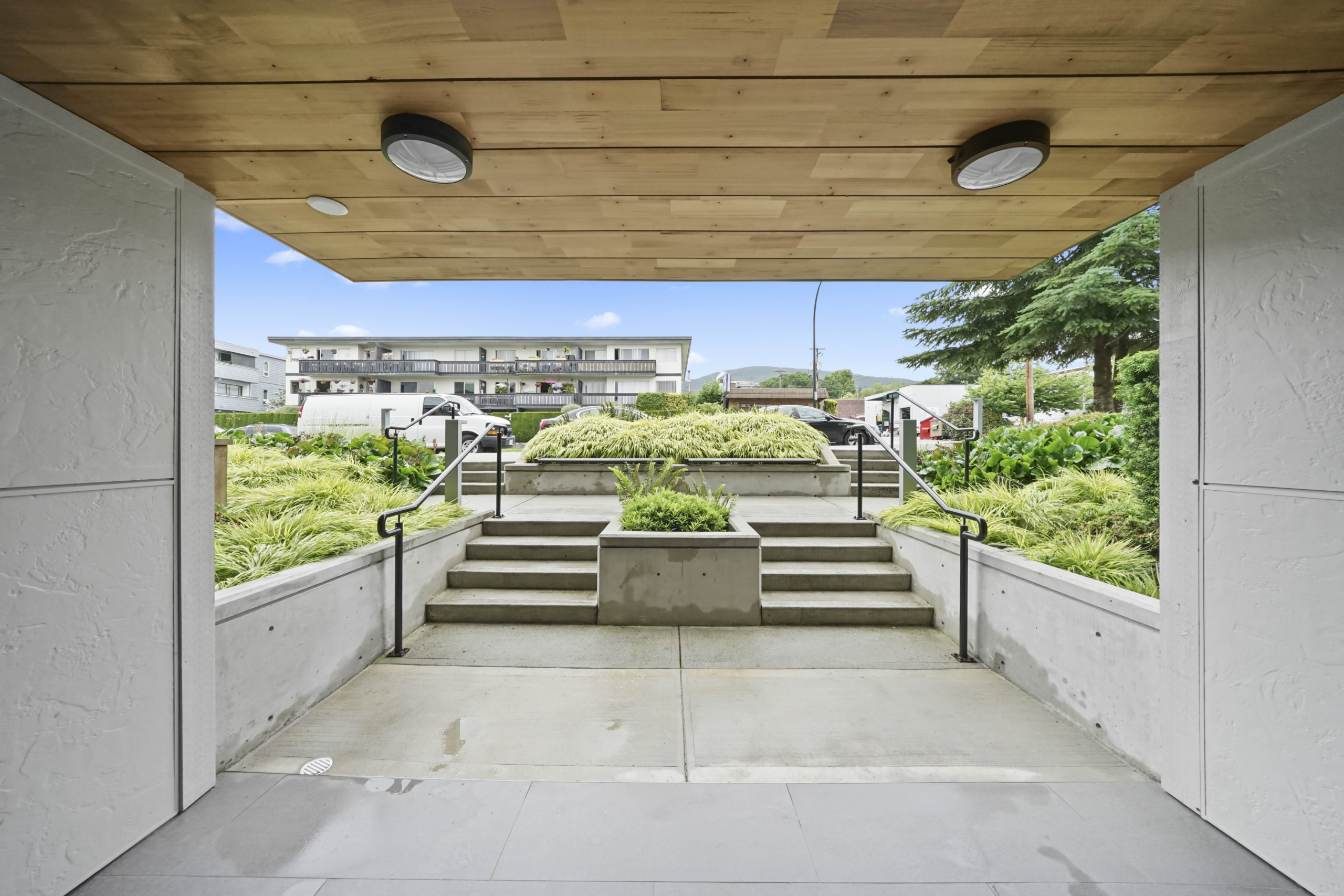 Welcome to Mountainview Off Lonsdale !