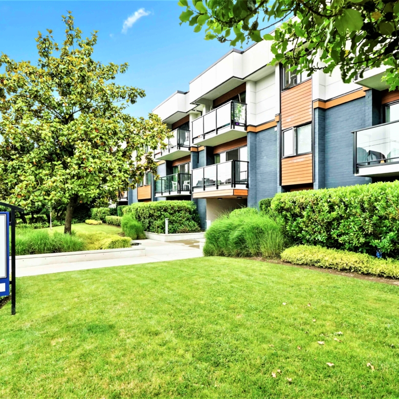 Pet Friendly 719 sqft 1 Bedroom with Laundry in Central Lonsdale
