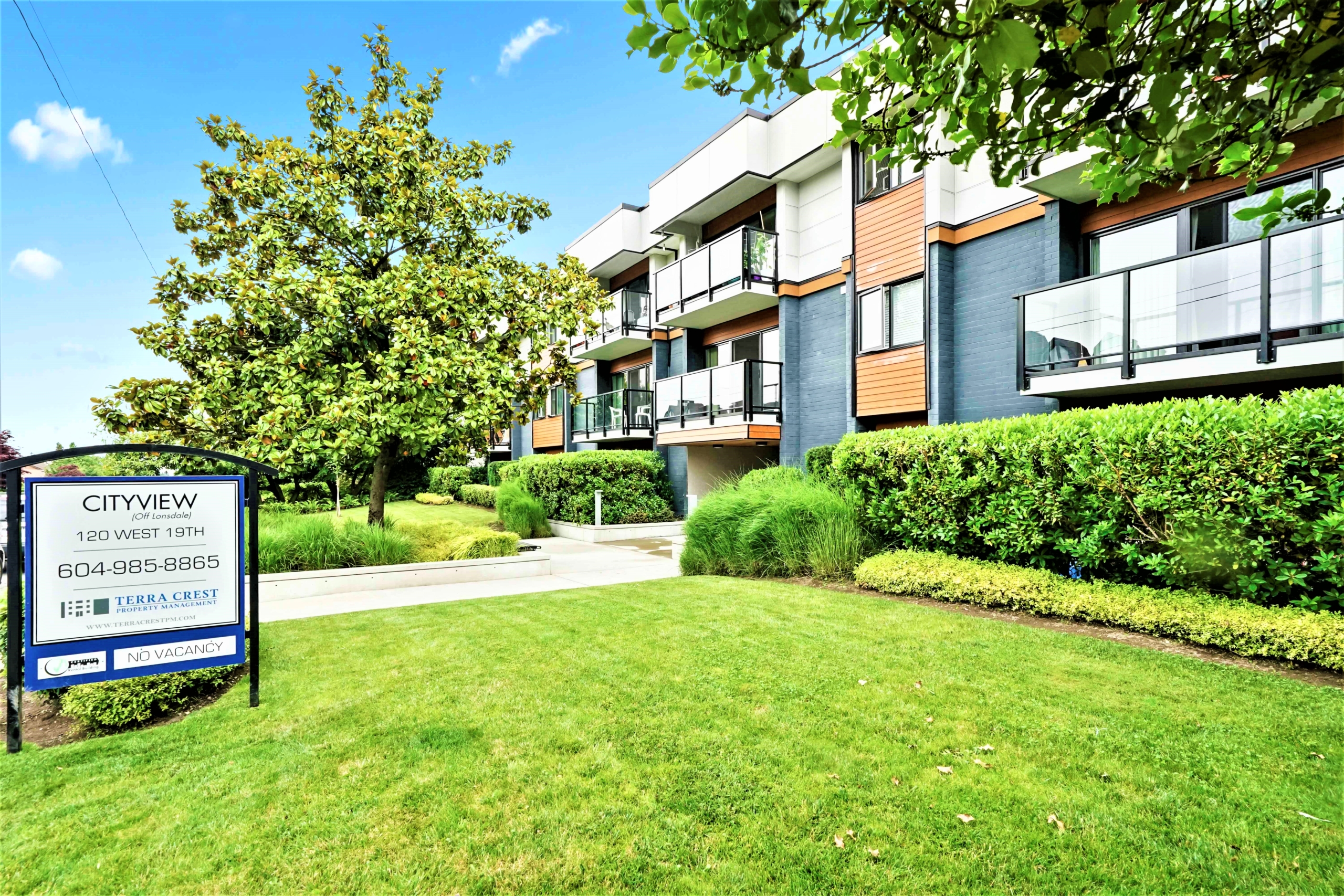 Pet Friendly 719 sqft 1 Bedroom with Laundry in Central Lonsdale
