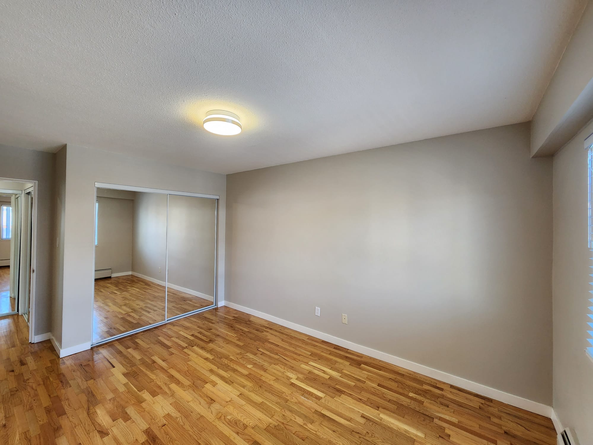 Pet Friendly 719 sqft 1 Bedroom with Laundry in Central Lonsdale