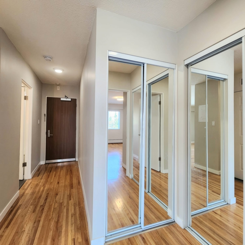 Pet Friendly 719 sqft 1 Bedroom with Laundry in Central Lonsdale