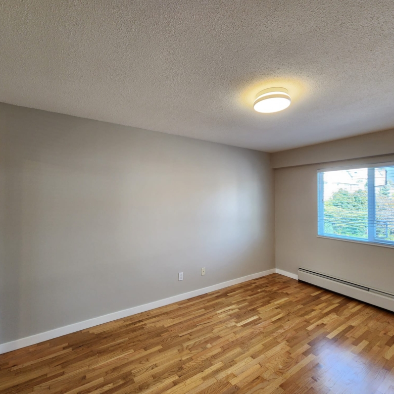 Pet Friendly 719 sqft 1 Bedroom with Laundry in Central Lonsdale